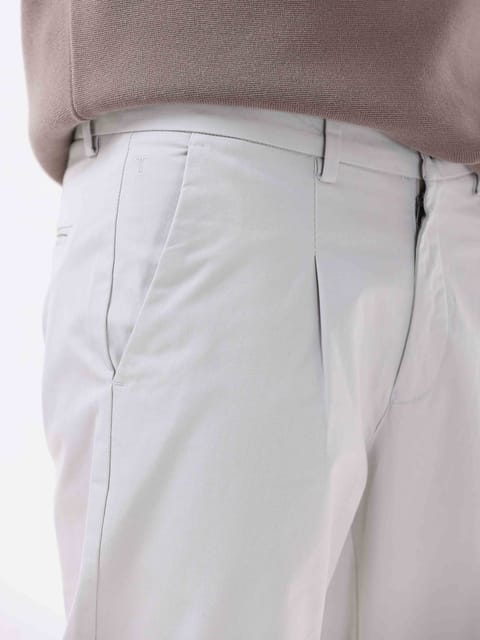 Essential Pleated Powder White Fine Twill Pant