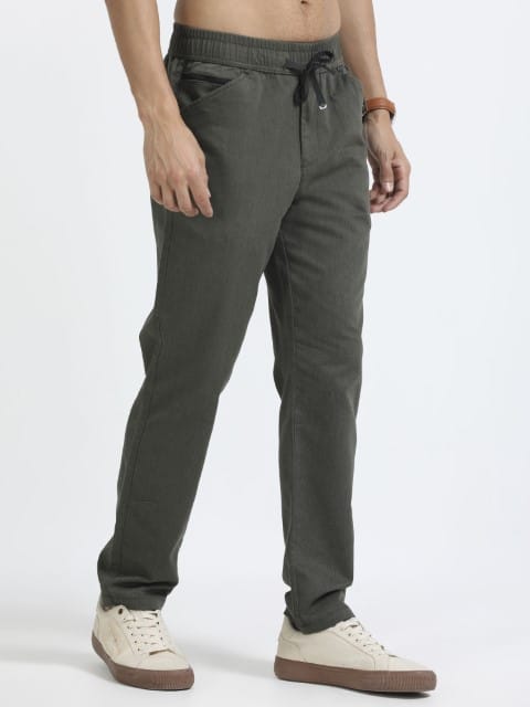 Men Relaxed Airport Traveller Trouser-Grey