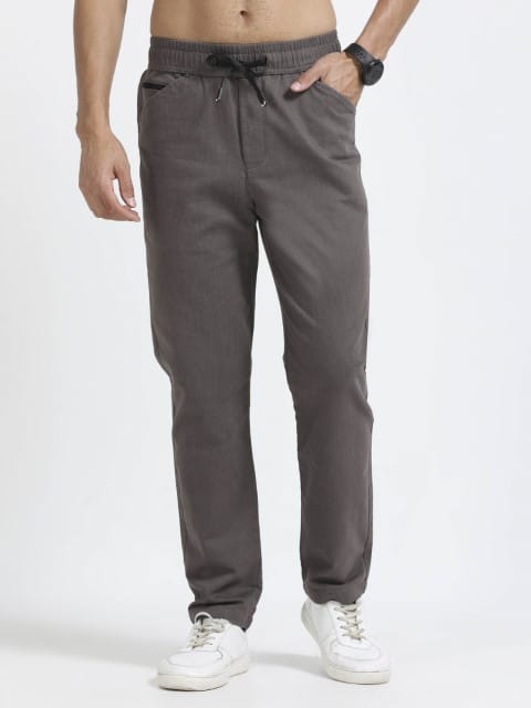 Men Relaxed Airport Traveller Trouser-Brown